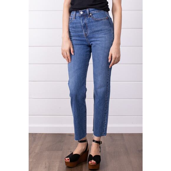 Levis Wedgie Straight Leg Jeans Women's Size 25 Blue High Rise Button Fly Crop - Picture 1 of 13